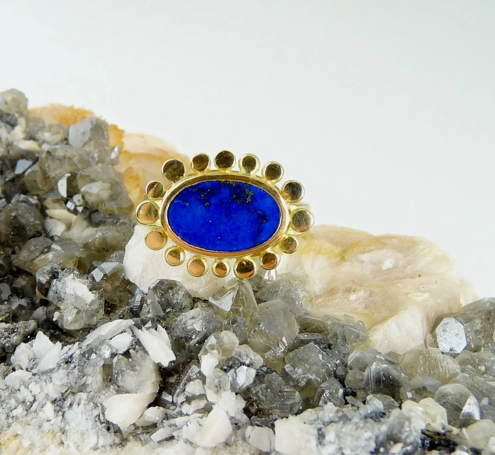 18ct gold Lapis Lazuli Courtesan ring