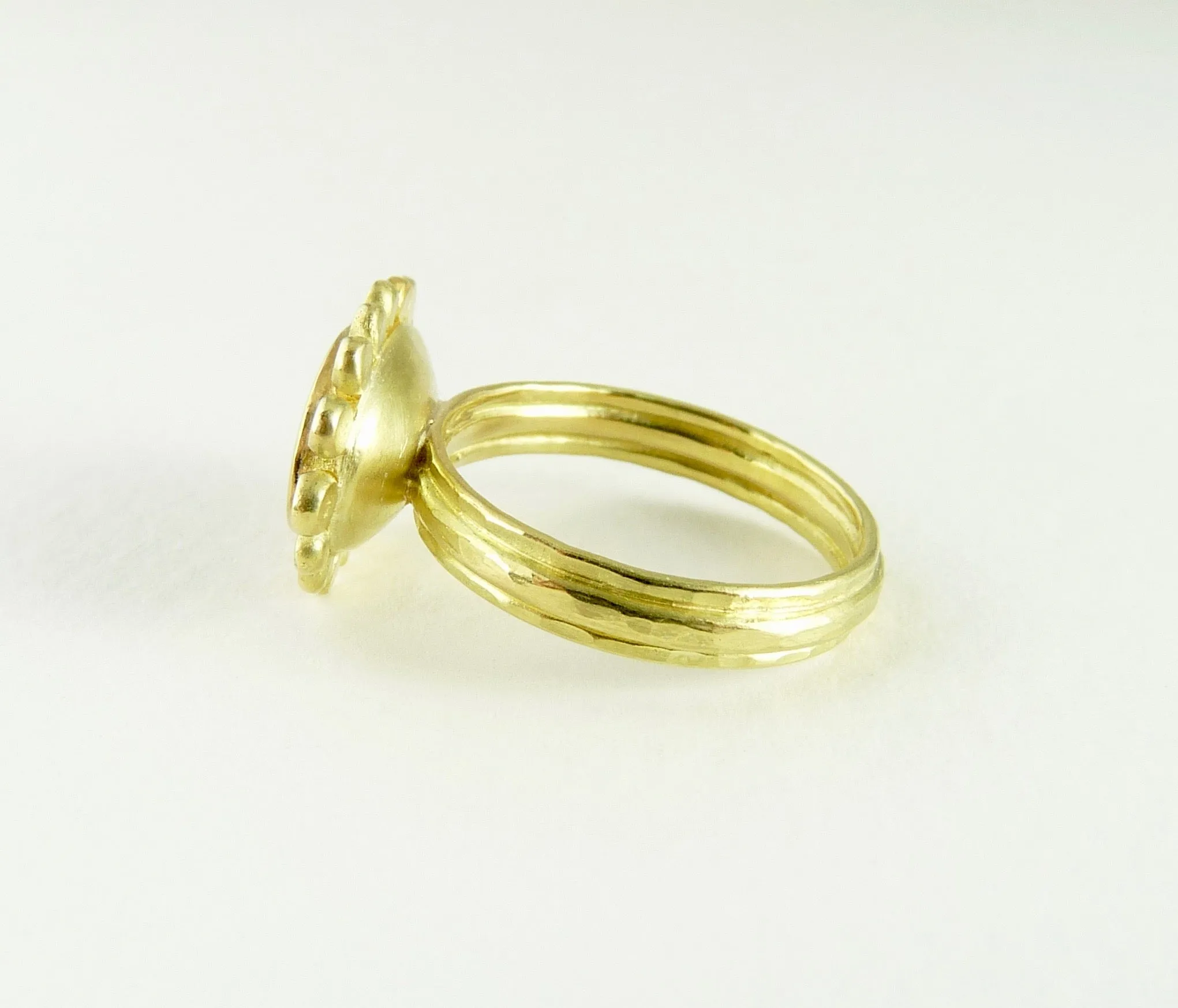 18ct gold Lapis Lazuli Courtesan ring
