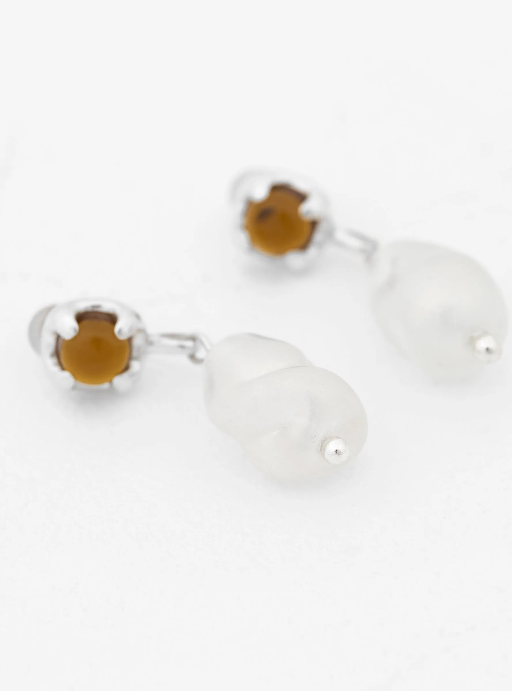 Beam Pearl Earrings Amber Brown
