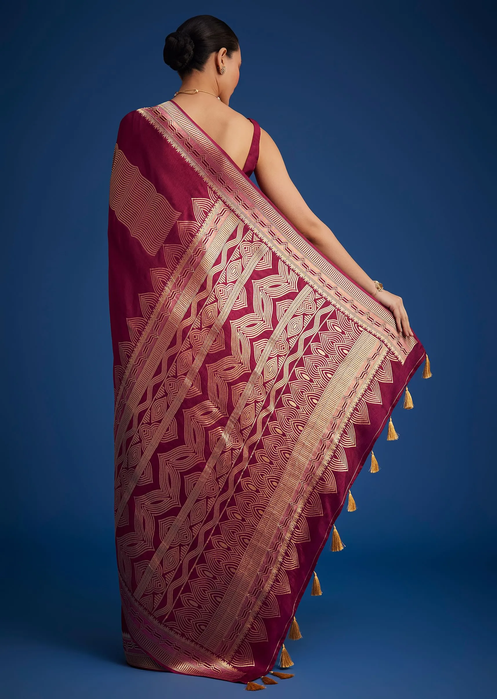 Burgundy Pink Dola Silk Saree With All Over Zari Work