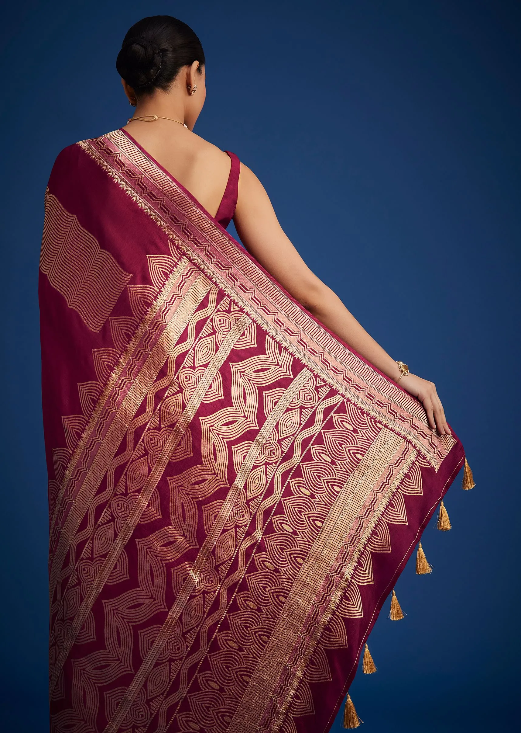 Burgundy Pink Dola Silk Saree With All Over Zari Work