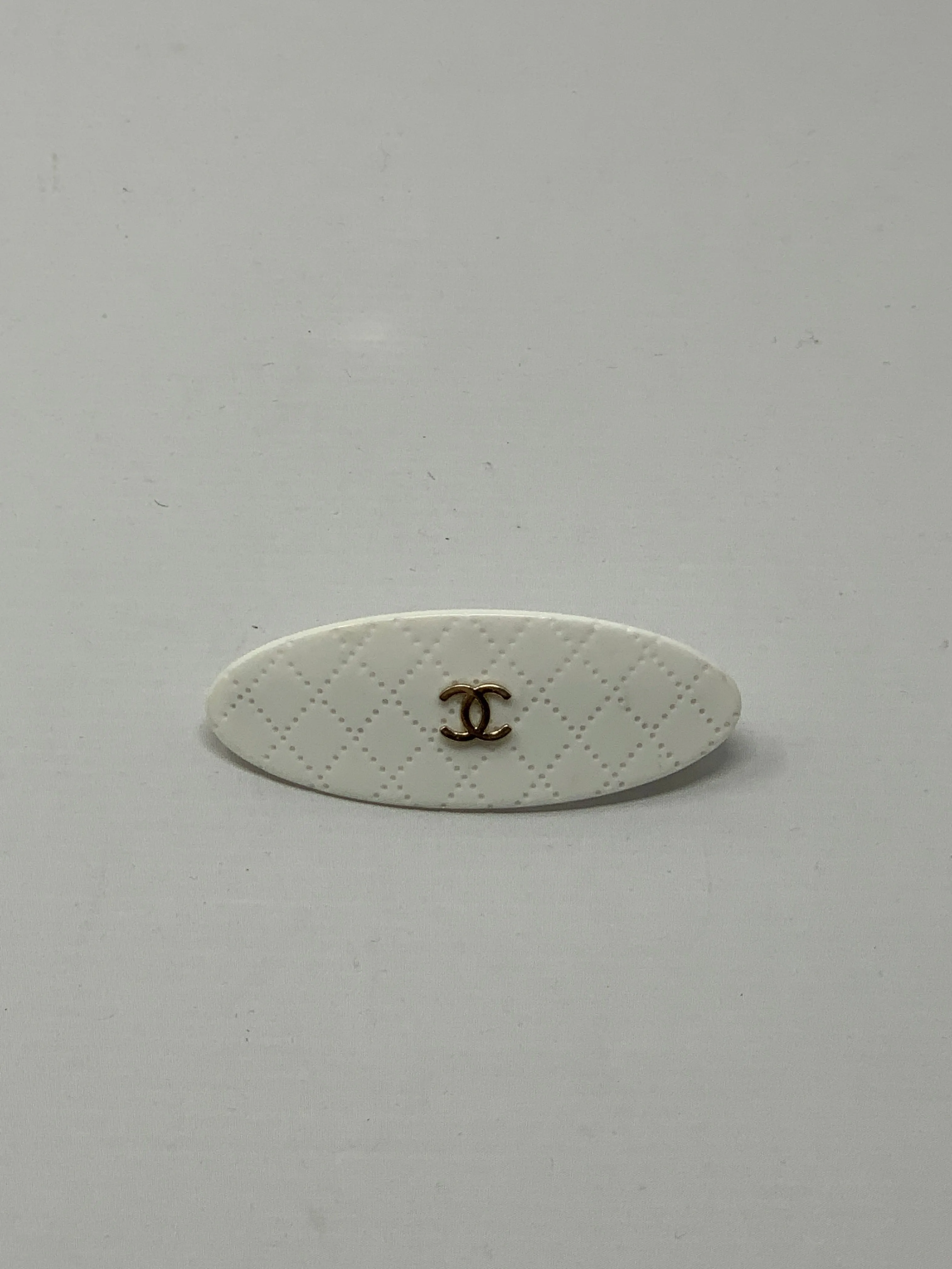 Chanel Barrette