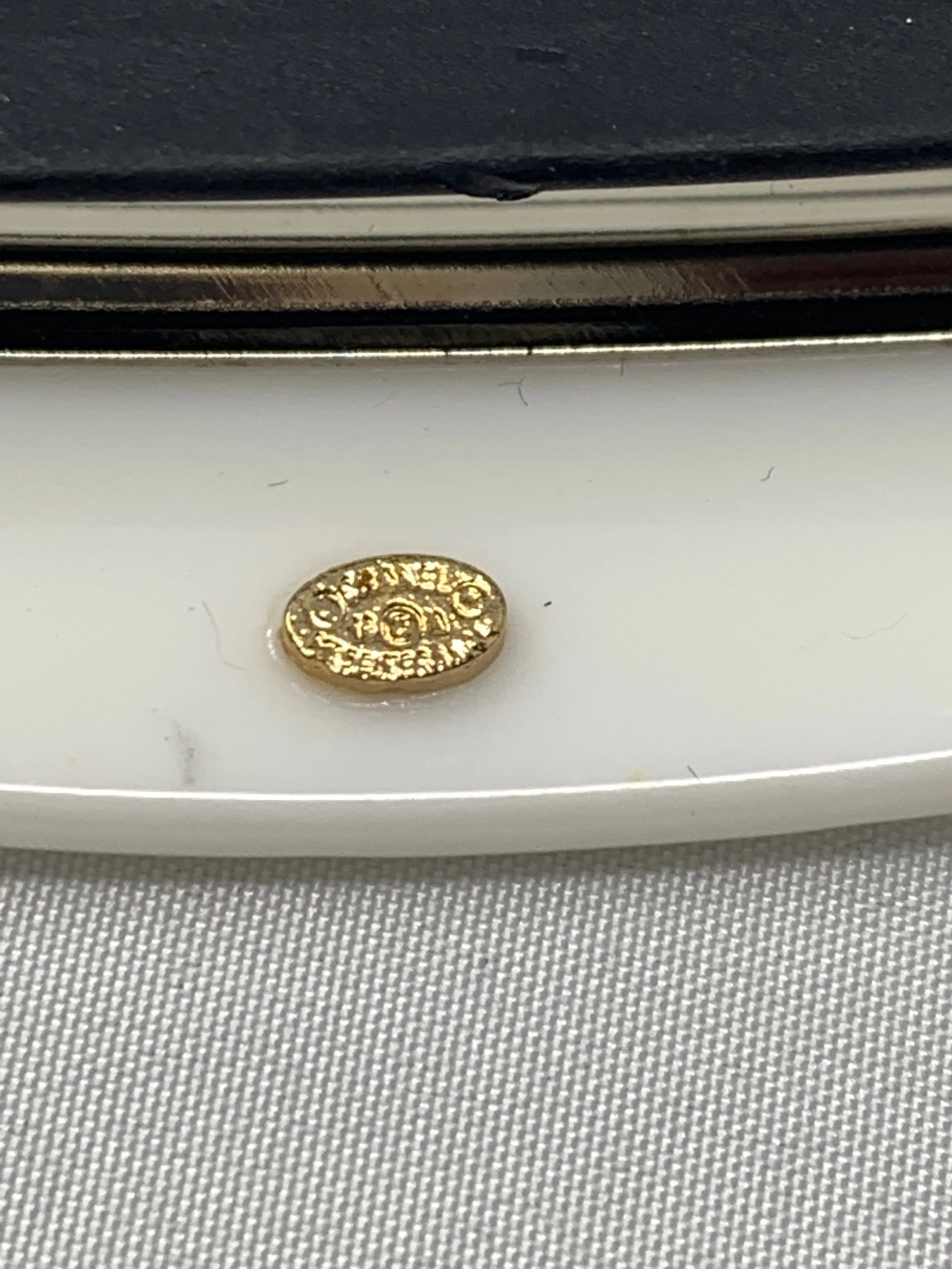Chanel Barrette