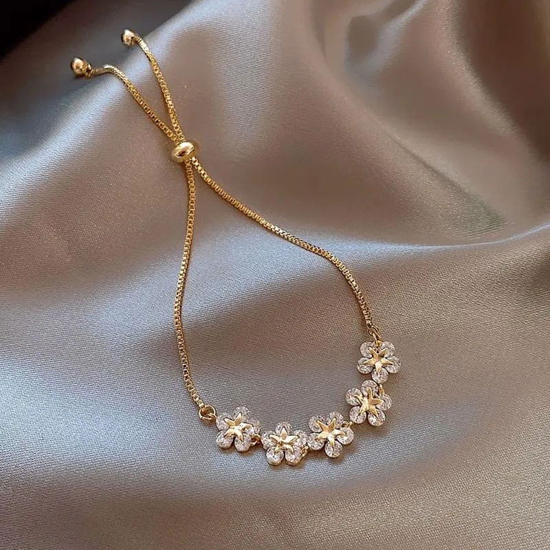 Deluxe Zircon Flower Adjustable Bracelet