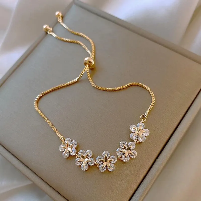 Deluxe Zircon Flower Adjustable Bracelet