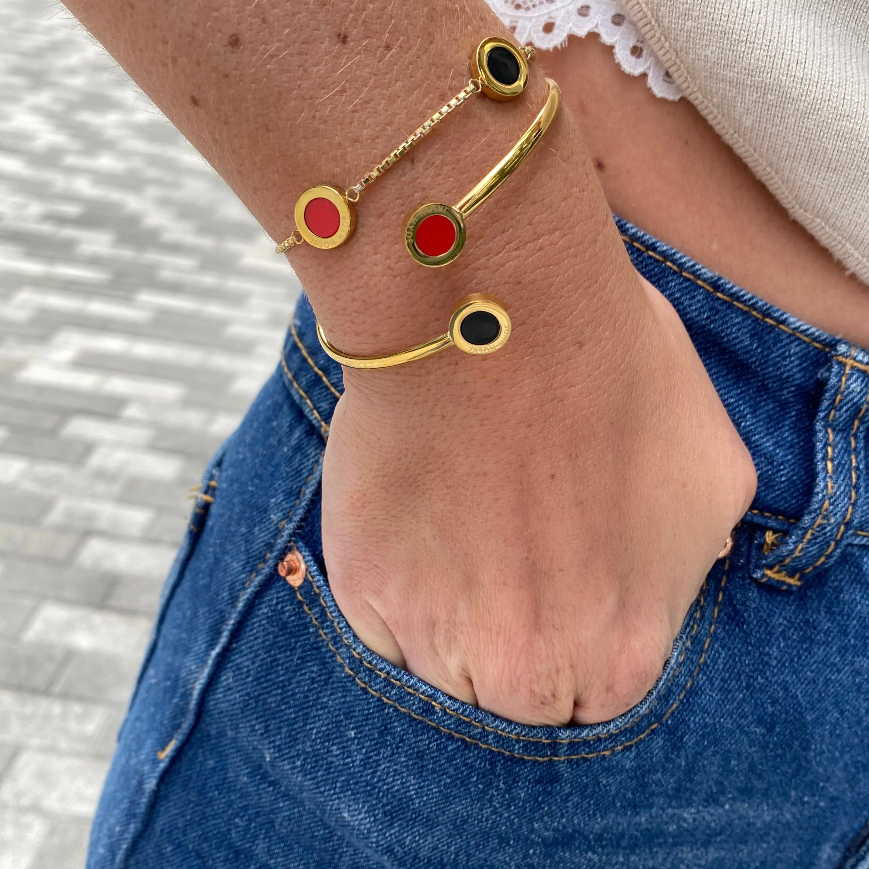 OCEAN BLACK AND RED CHIPS BANGLE
