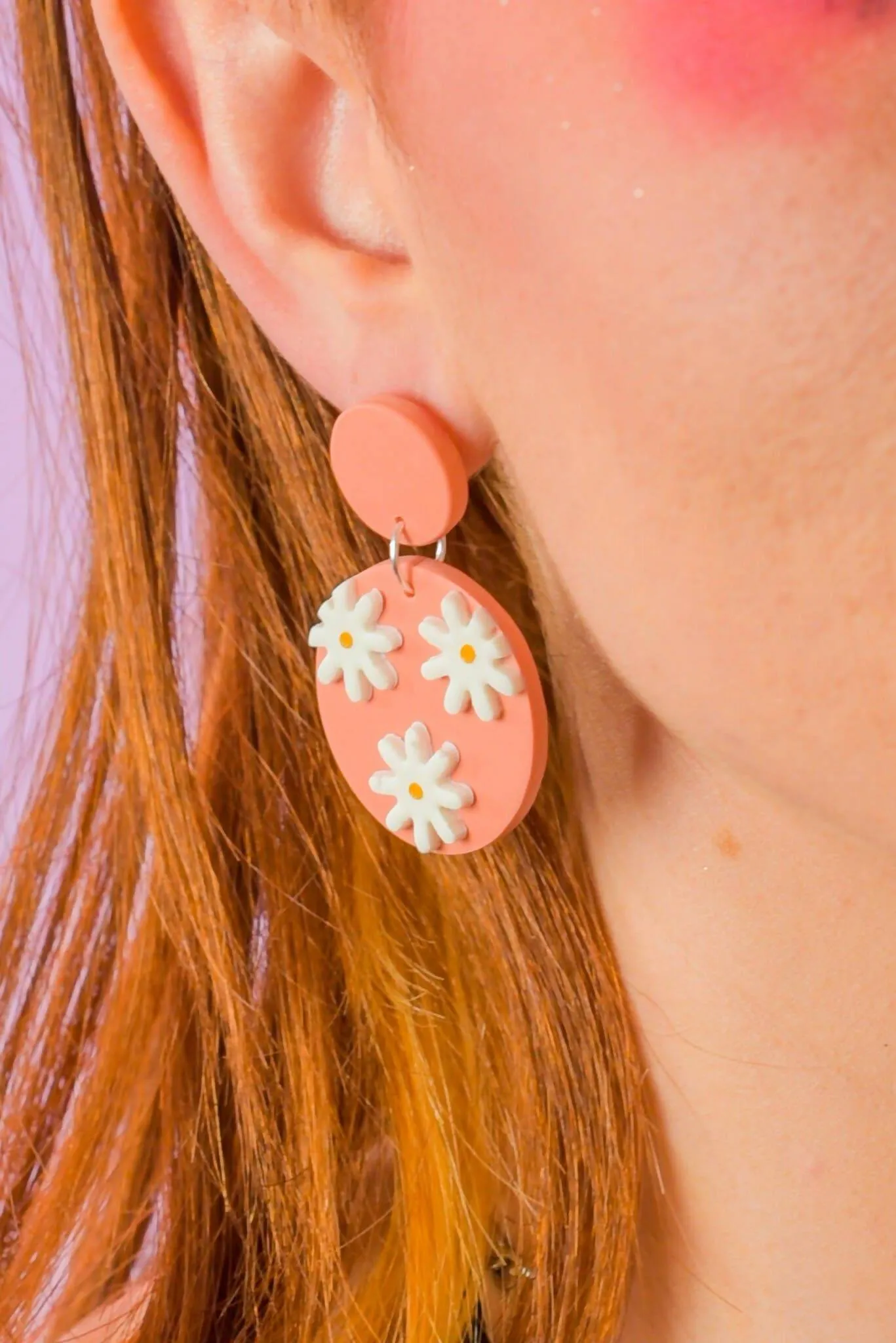 Polymer clay daisy dangle earrings (coral)