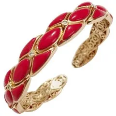 Yellow Gold Cuff Bracelet with Coral Resin and Diamonds